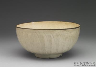 图片[2]-Bowl with incised lotus pattern in white glaze, Song to Ming dynasty, 12th -17th century-China Archive